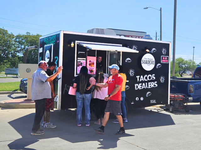 2024 HHM Laredo - Suadero food truck with guests